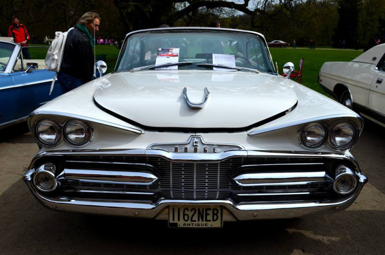 Setkání amerických automobilových veteránů na Sychrově