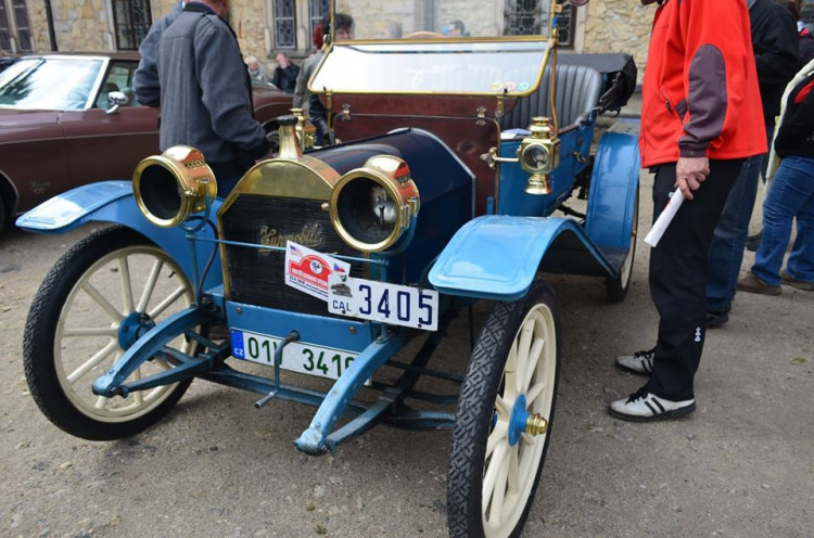 Setkání amerických automobilových veteránů na Sychrově
