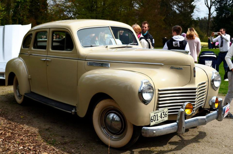 Setkání amerických automobilových veteránů na Sychrově