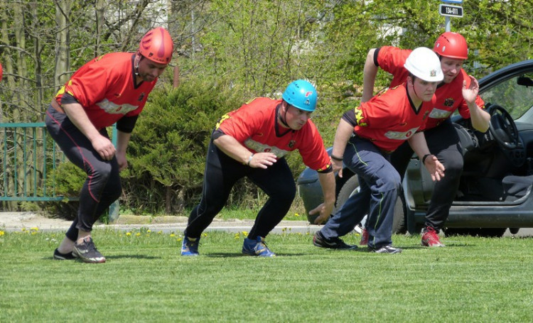 Dobrovolní hasiči - okrsková soutěž v Batelově, 7.5.2016