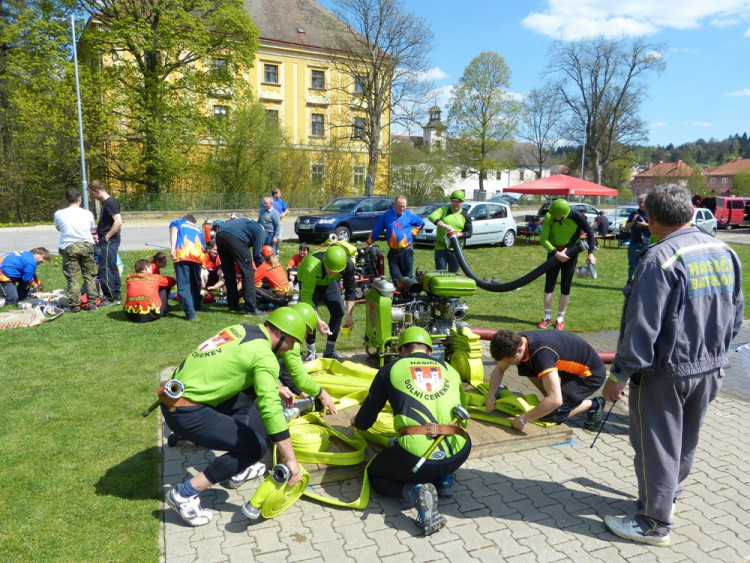 Dobrovolní hasiči - okrsková soutěž v Batelově, 7.5.2016