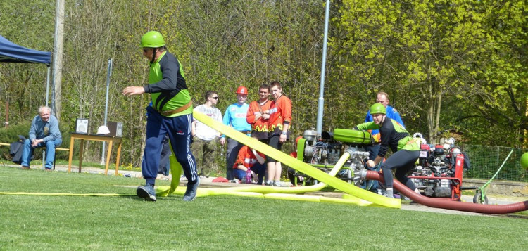 Dobrovolní hasiči - okrsková soutěž v Batelově, 7.5.2016