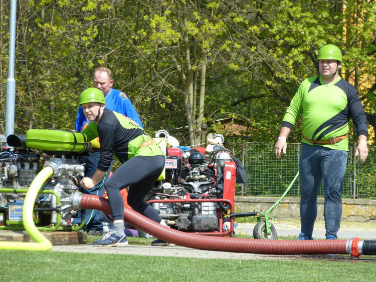 Dobrovolní hasiči - okrsková soutěž v Batelově, 7.5.2016