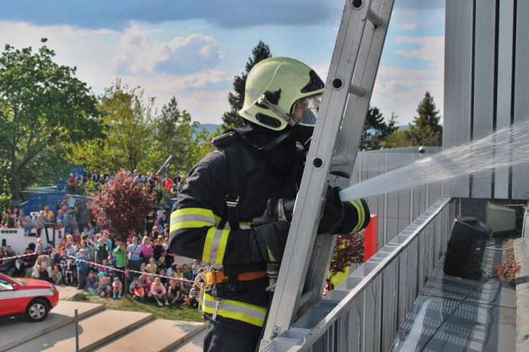 Hasiči nacvičovali zásah v hořící hvězdárně