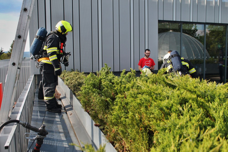 Hasiči nacvičovali zásah v hořící hvězdárně