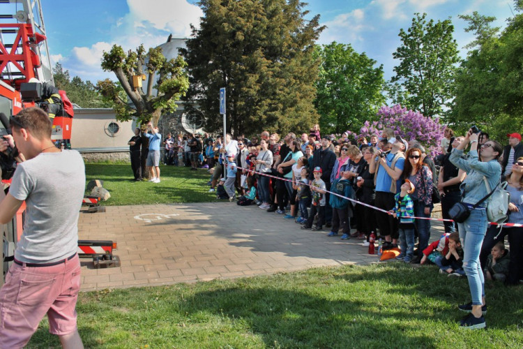 Hasiči nacvičovali zásah v hořící hvězdárně