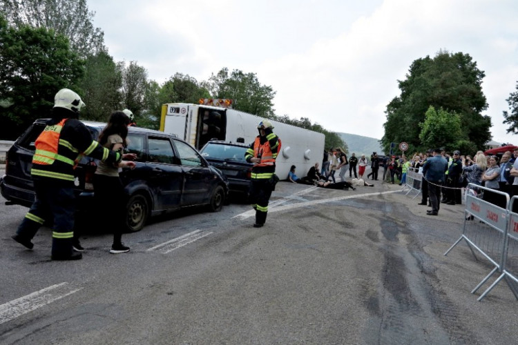 Cvičení Dálnice 2016 prověřilo připravenost složek IZS na jižní Moravě