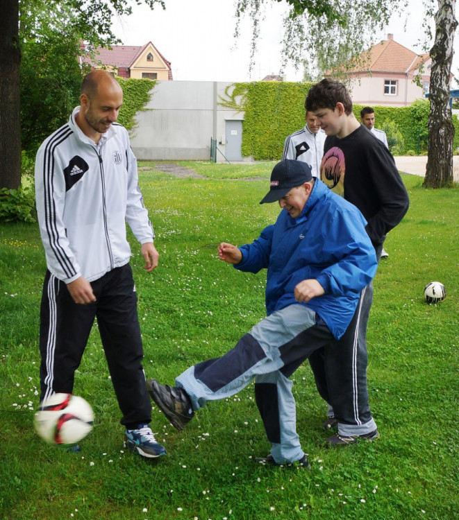 Hráči Dynama na návštěvě v centru Bazalka 2016