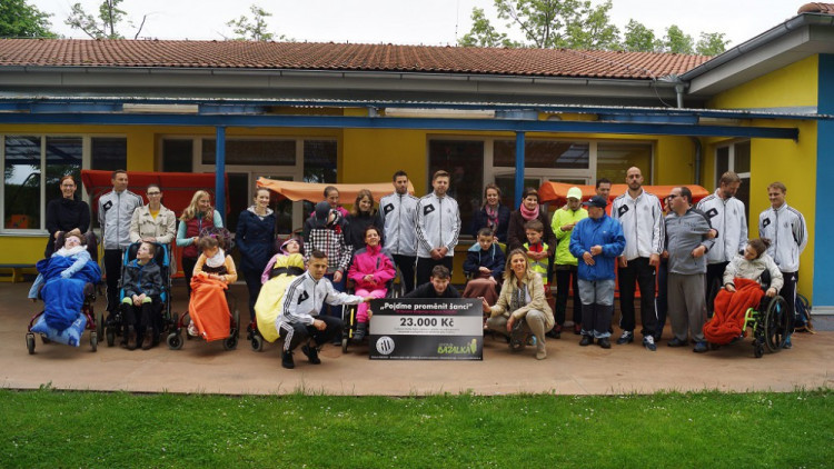 Hráči Dynama na návštěvě v centru Bazalka 2016