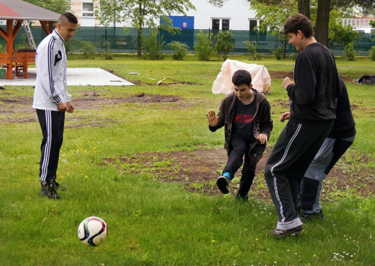 Hráči Dynama na návštěvě v centru Bazalka 2016