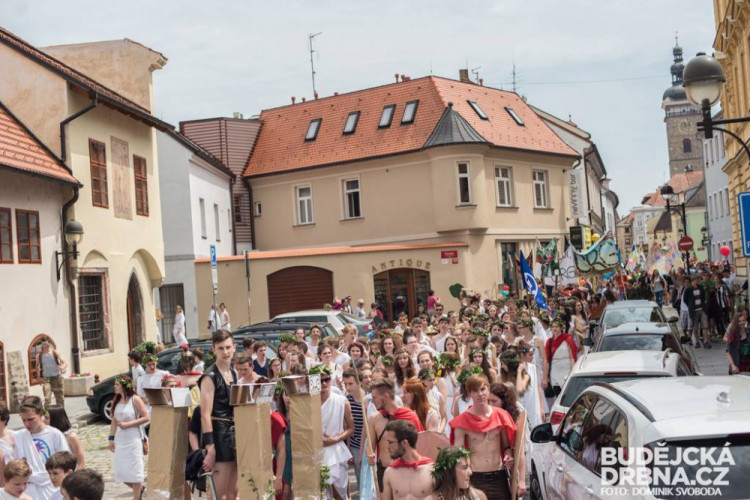 Majálesový průvod 2016