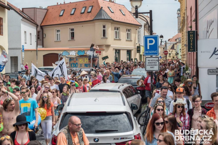 Majálesový průvod 2016