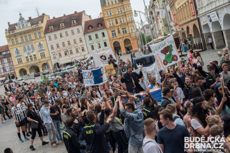 Majálesový průvod 2016