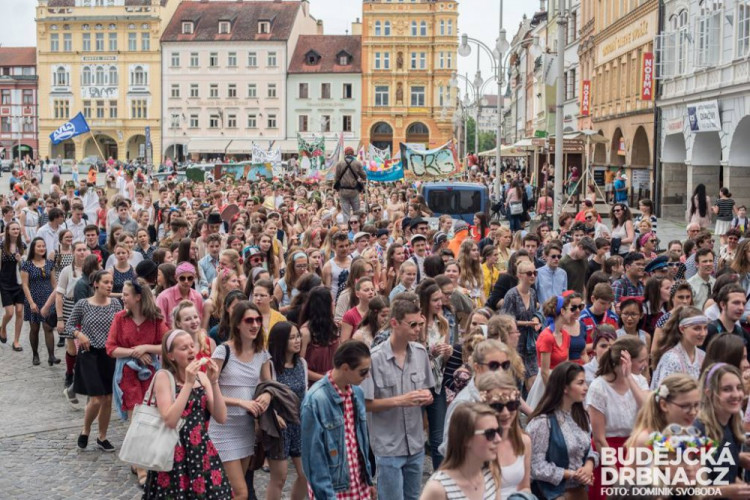 Majálesový průvod 2016