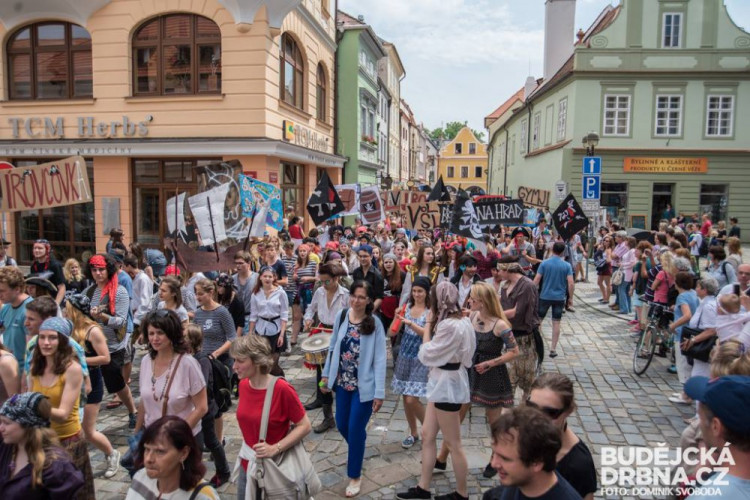 Majálesový průvod 2016