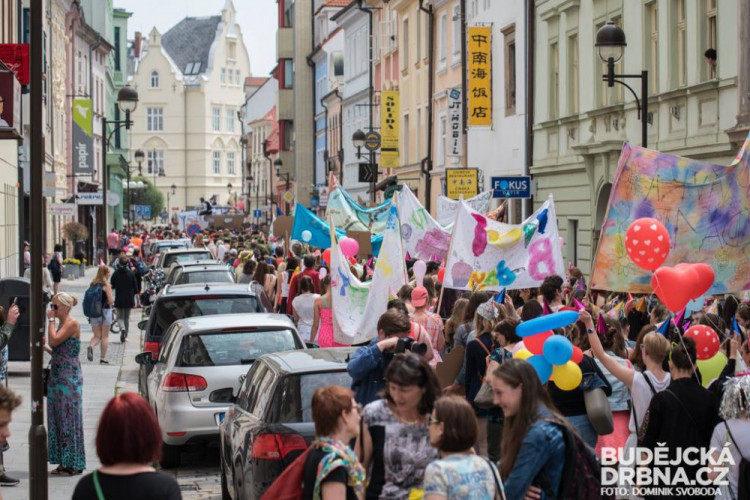 Majálesový průvod 2016