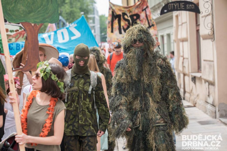 Majálesový průvod 2016