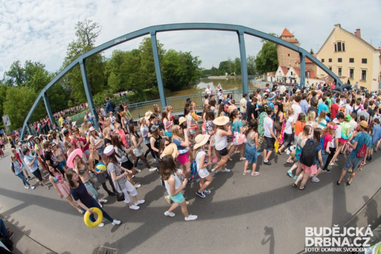 Majálesový průvod 2016