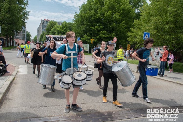 Majálesový průvod 2016