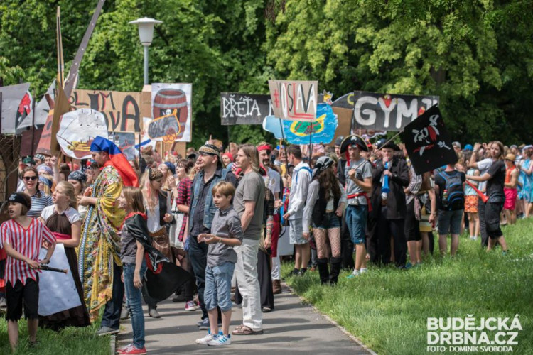 Majálesový průvod 2016