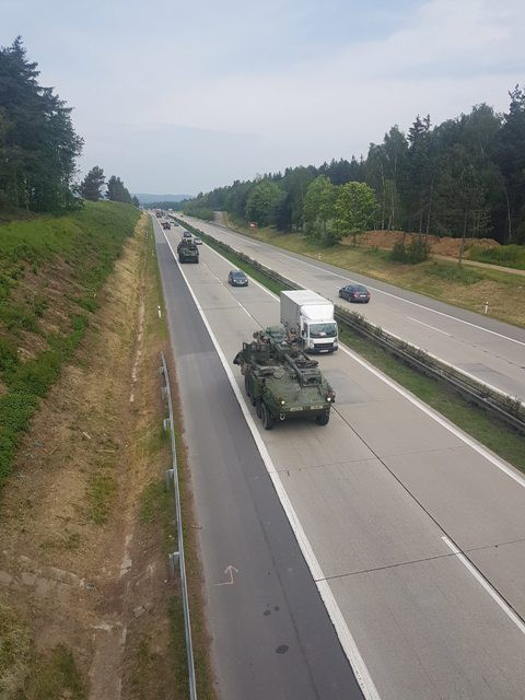 Průjezd konvoje americké armády