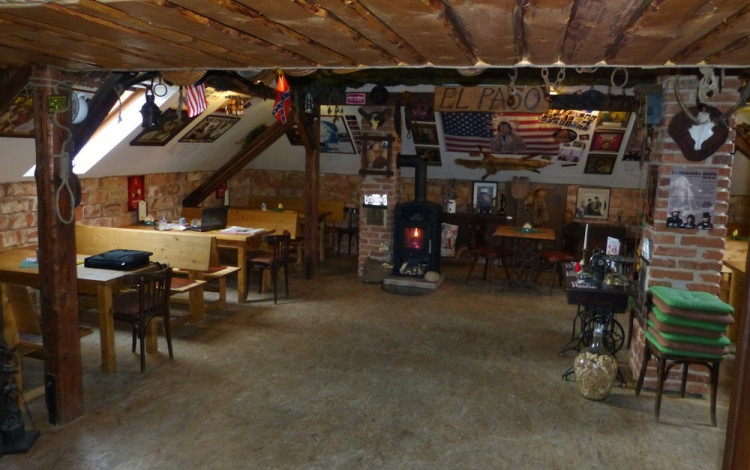 Interiér country hospody