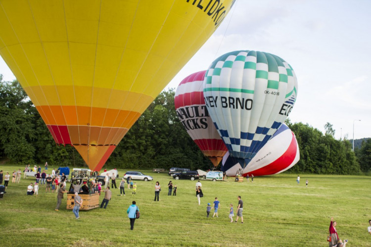Let balónem aneb vzhůru do oblak a korun stromů