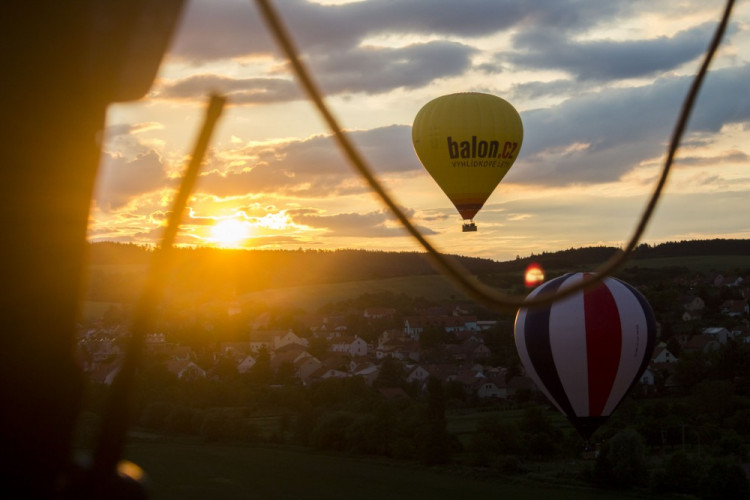 Let balónem aneb vzhůru do oblak a korun stromů