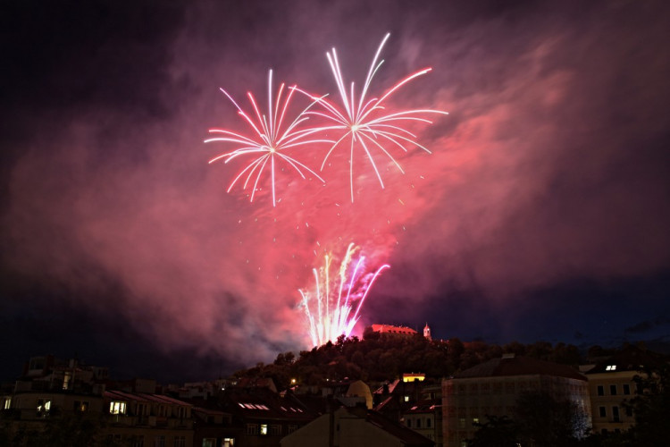 Festival ohňostrojů zakončil epilog nad hradem Špilberk