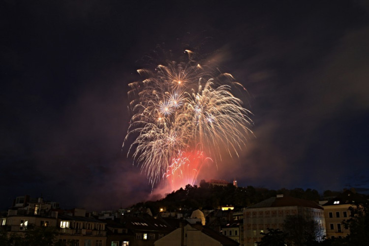 Festival ohňostrojů zakončil epilog nad hradem Špilberk