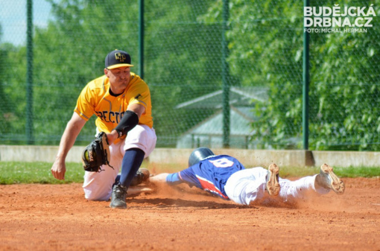 Ledenice na Spectrum dvakrát nestačily a prohrály 1:2 a 6:11