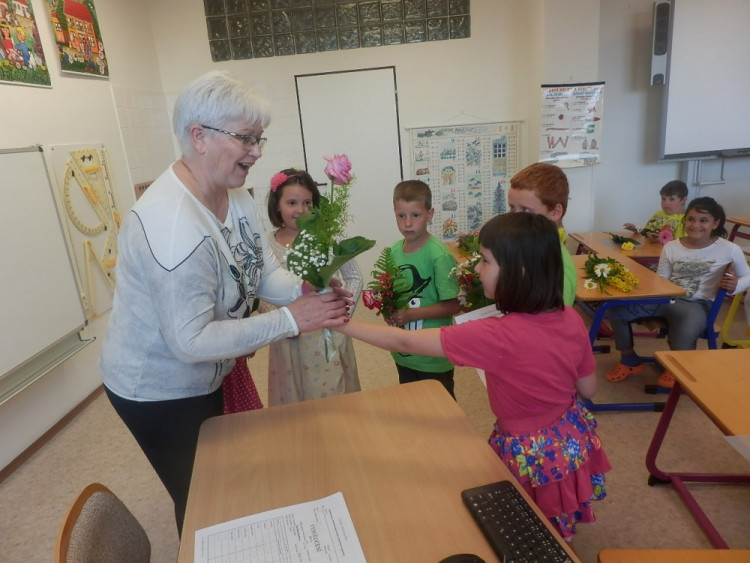 Předávání závěrečného vysvědčení ve školním roce 2015/2016, ZŠ Kostelec