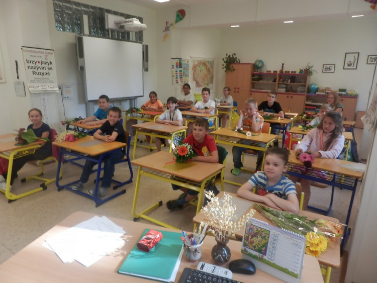 Předávání závěrečného vysvědčení ve školním roce 2015/2016, ZŠ Kostelec