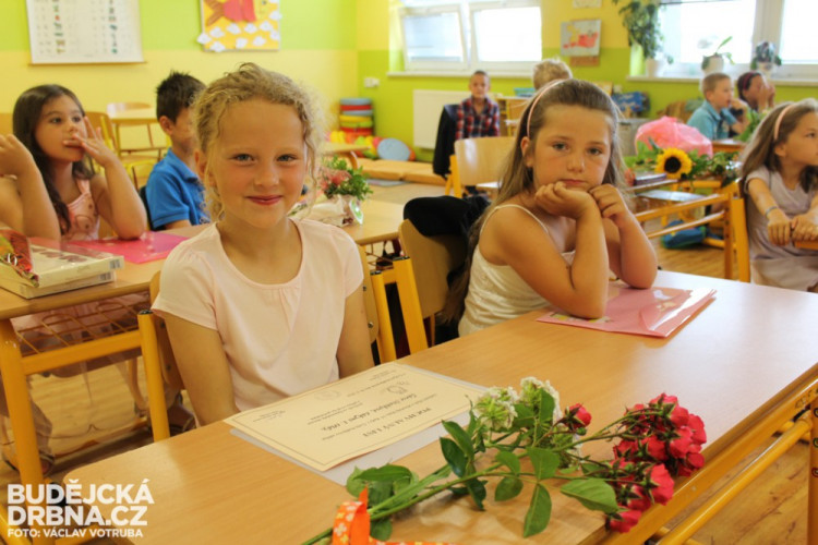 Předávání vysvědčení na konci školního roku 2015/2016