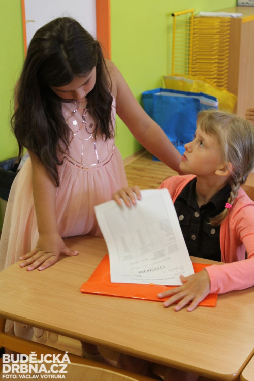 Předávání vysvědčení na konci školního roku 2015/2016