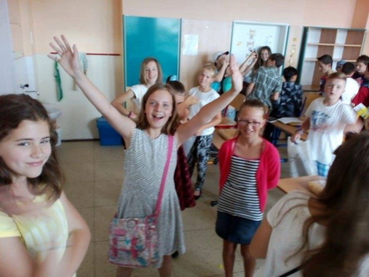 Předávání závěrečného vysvědčení ve školním roce 2015/2016, ZŠ Seifertova