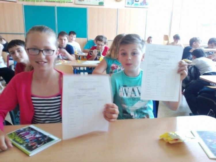 Předávání závěrečného vysvědčení ve školním roce 2015/2016, ZŠ Seifertova