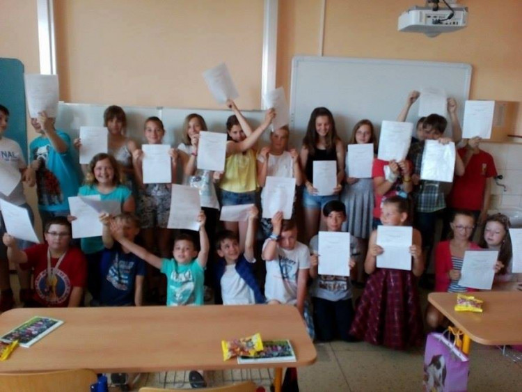 Předávání závěrečného vysvědčení ve školním roce 2015/2016, ZŠ Seifertova