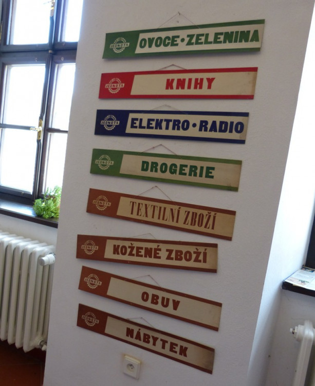 Výstava v Třešti: Mami, co jsi mi koupila?