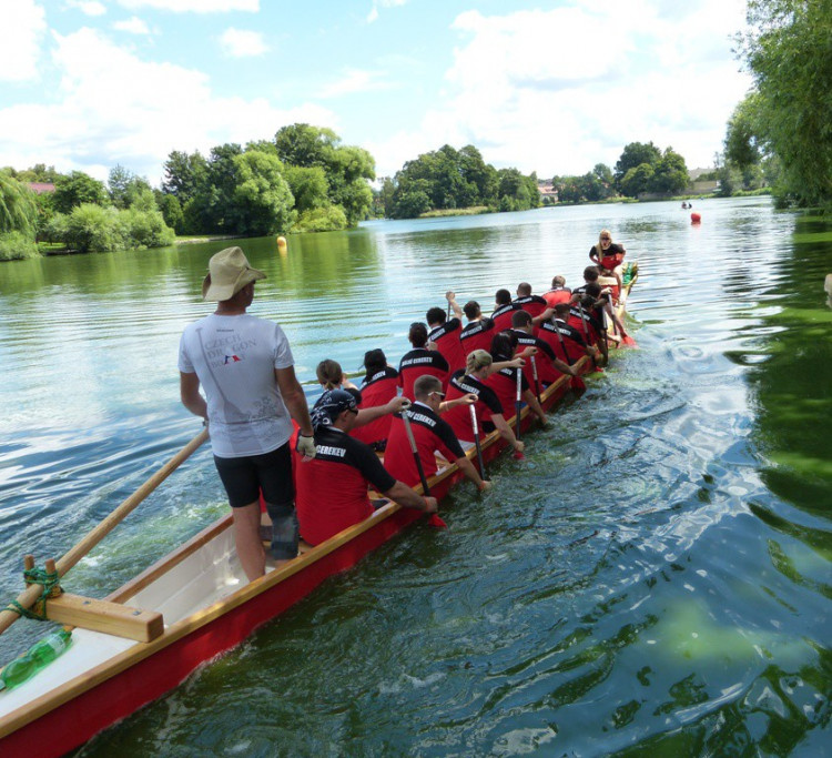 Závody dračích lodí v Telči 2016