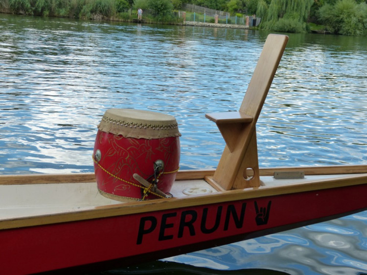 Závody dračích lodí v Telči 2016