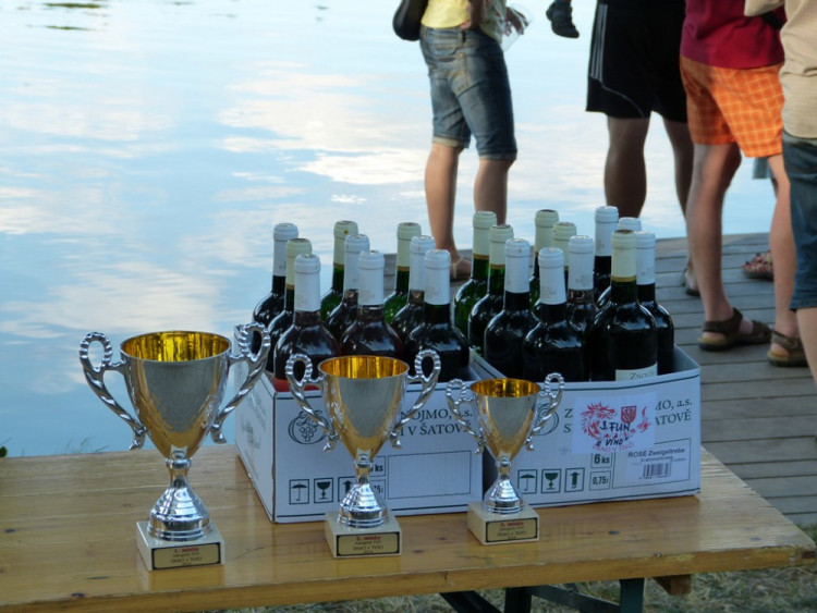 Závody dračích lodí v Telči 2016