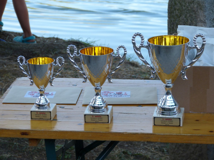 Závody dračích lodí v Telči 2016