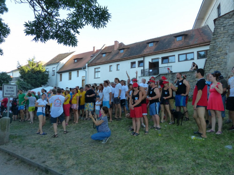 Závody dračích lodí v Telči 2016