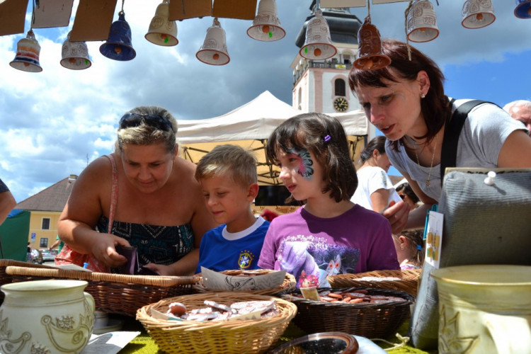 Na keramických trzích v Bechyni bylo co obdivovat.