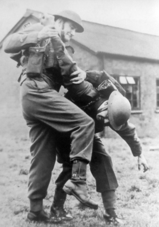 Momentka z výcviku čs. parašutistů