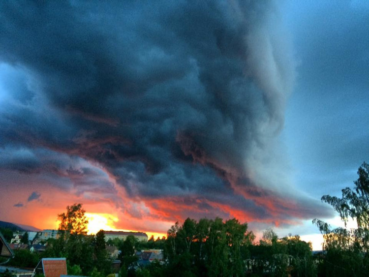 Nedělní obloha nad Libercem