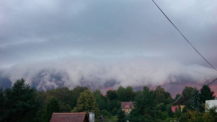 Nedělní obloha nad Libercem