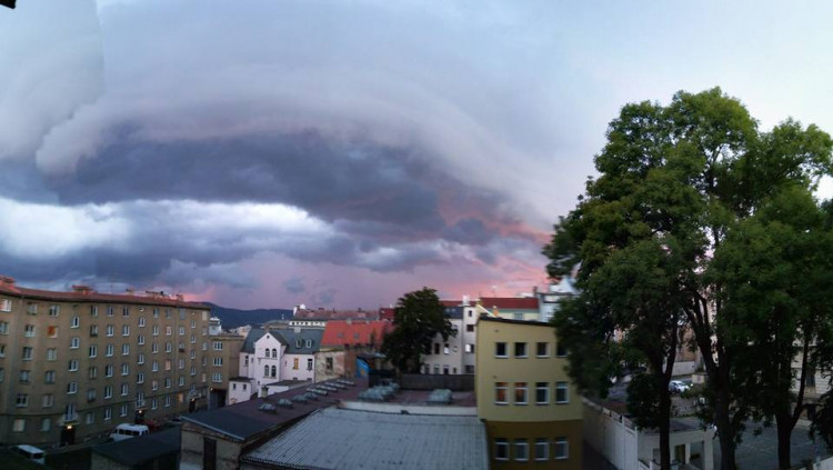 Nedělní obloha nad Libercem