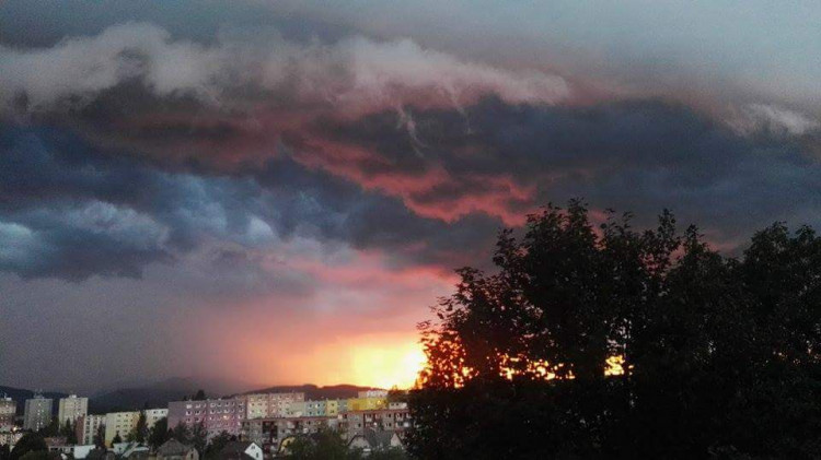 Nedělní obloha nad Libercem